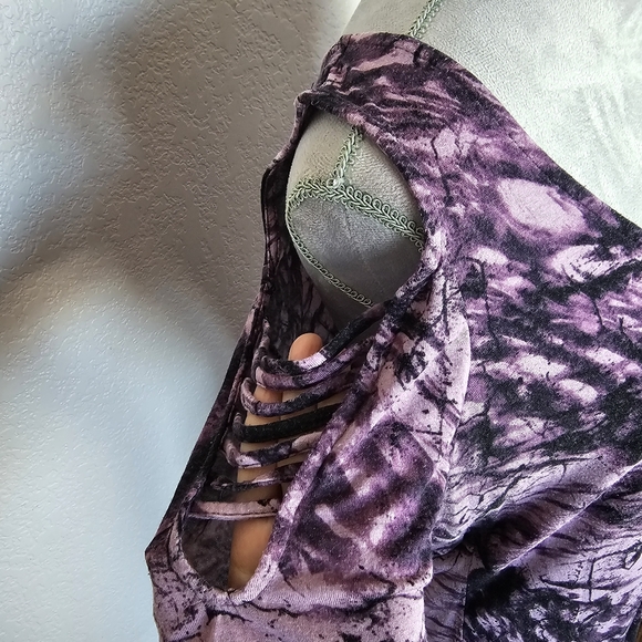 Womens Rock & Republic Slashed Shoulders Tie-Dye Shirt - Picture 3 of 7